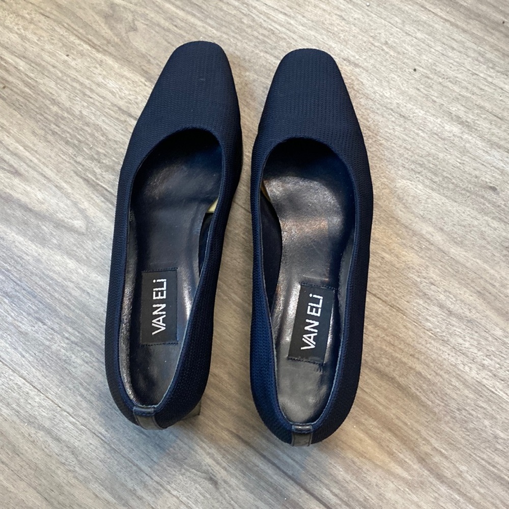Van Eli Vero Cuoio navy woven block heel size 9 shoes
